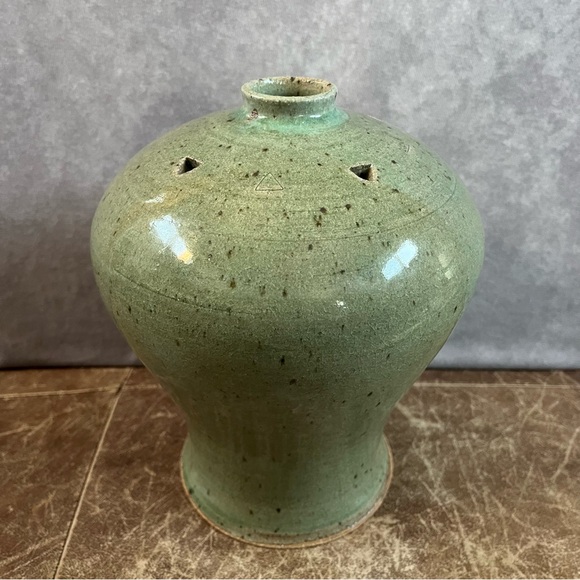 Vintage MCM Signed MCR Green Glazed Studio Art Pottery Vase Vessel ~ 6 x 9 Inch - Picture 1 of 8